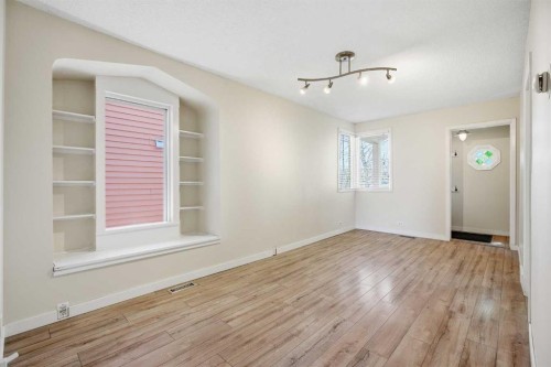 224 30 Avenue Ne, Calgary, AB - Indoor Photo Showing Other Room