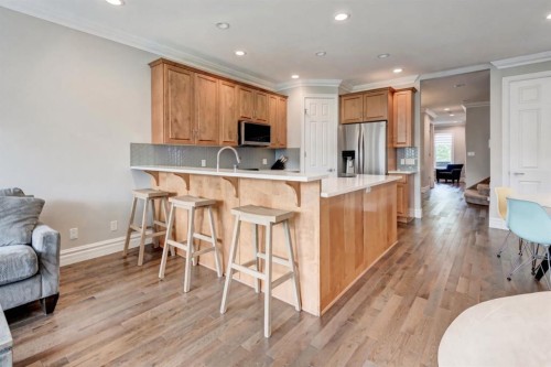 115 15 Street Nw, Calgary, AB - Indoor Photo Showing Kitchen