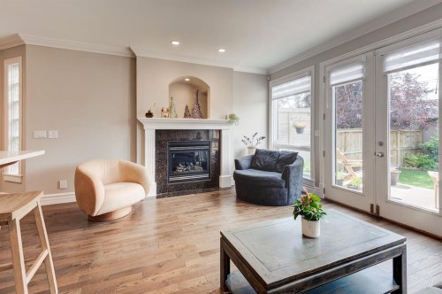 115 15 Street Nw, Calgary, AB - Indoor Photo Showing Living Room With Fireplace