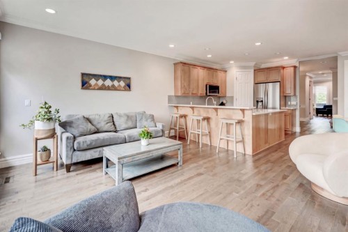 115 15 Street Nw, Calgary, AB - Indoor Photo Showing Living Room
