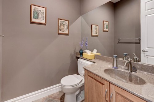 115 15 Street Nw, Calgary, AB - Indoor Photo Showing Bathroom