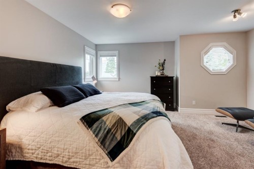 115 15 Street Nw, Calgary, AB - Indoor Photo Showing Bedroom