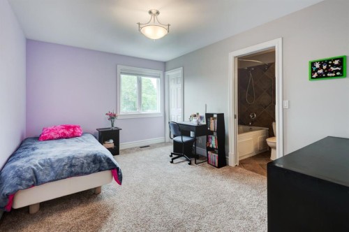 115 15 Street Nw, Calgary, AB - Indoor Photo Showing Bedroom