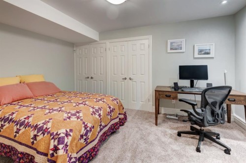 115 15 Street Nw, Calgary, AB - Indoor Photo Showing Bedroom