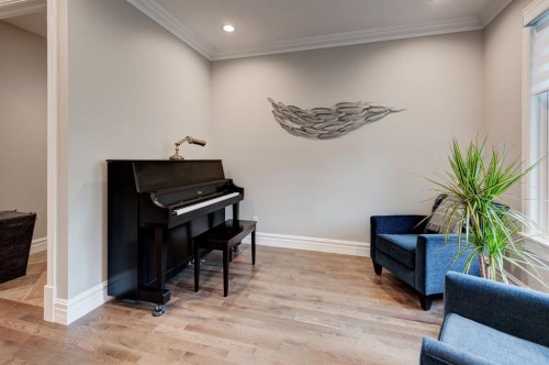 115 15 Street Nw, Calgary, AB - Indoor Photo Showing Other Room