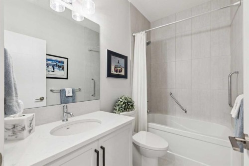 176 Cranbrook Drive Se, Calgary, AB - Indoor Photo Showing Bathroom