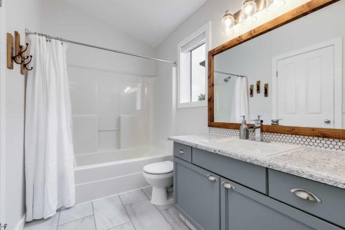 322 Tuscany Drive Nw, Calgary, AB - Indoor Photo Showing Bathroom