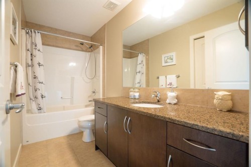 58 Everwoods Park Sw, Calgary, AB - Indoor Photo Showing Bathroom