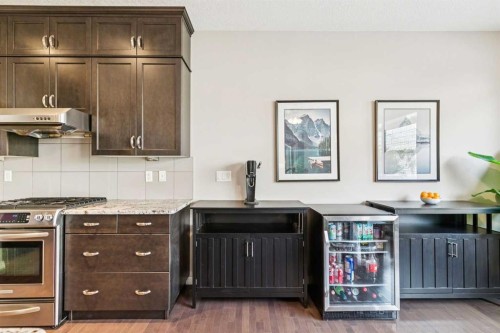 7520 Springbank Way Sw, Calgary, AB - Indoor Photo Showing Kitchen