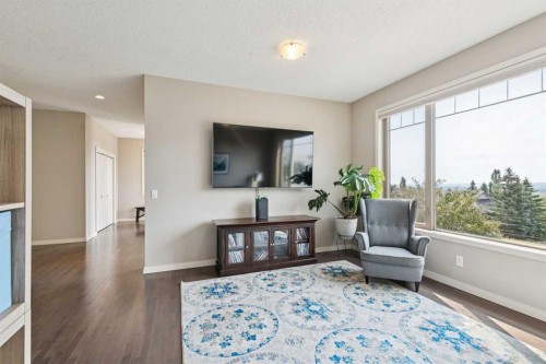7520 Springbank Way Sw, Calgary, AB - Indoor Photo Showing Living Room