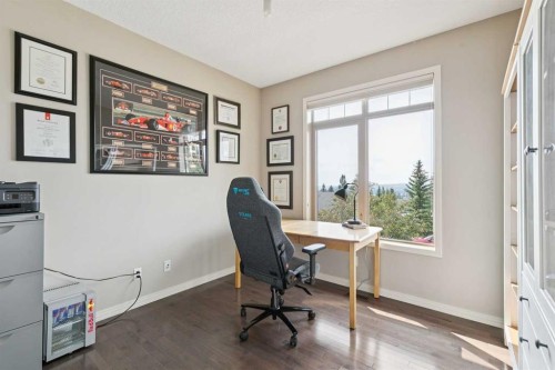 7520 Springbank Way Sw, Calgary, AB - Indoor Photo Showing Office