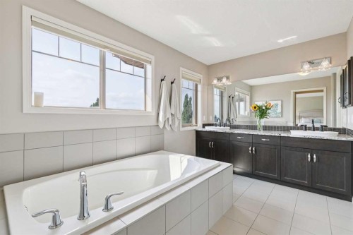 7520 Springbank Way Sw, Calgary, AB - Indoor Photo Showing Bathroom