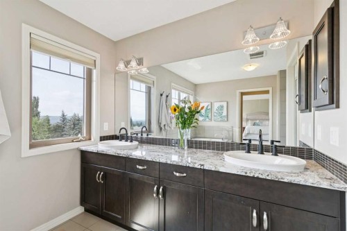 7520 Springbank Way Sw, Calgary, AB - Indoor Photo Showing Bathroom