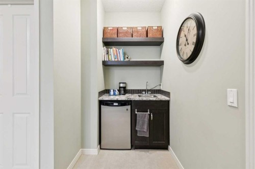 7520 Springbank Way Sw, Calgary, AB - Indoor Photo Showing Other Room