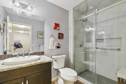 7520 Springbank Way Sw, Calgary, AB - Indoor Photo Showing Bathroom