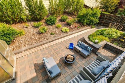 7520 Springbank Way Sw, Calgary, AB - Outdoor