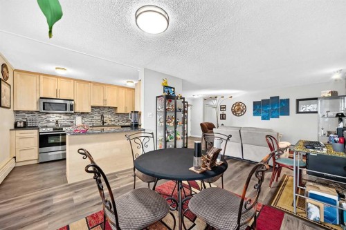 101-300 Meredith Road Ne, Calgary, AB - Indoor Photo Showing Other Room