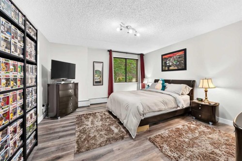 101-300 Meredith Road Ne, Calgary, AB - Indoor Photo Showing Bedroom