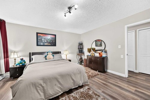 101-300 Meredith Road Ne, Calgary, AB - Indoor Photo Showing Bedroom