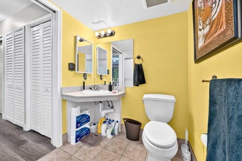 101-300 Meredith Road Ne, Calgary, AB - Indoor Photo Showing Bathroom