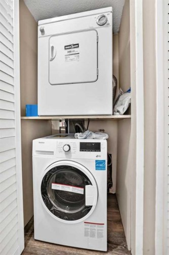 101-300 Meredith Road Ne, Calgary, AB - Indoor Photo Showing Laundry Room