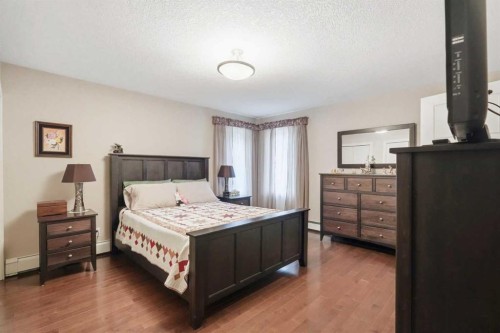 282184 Range Road 31, Rural Rocky View County, AB - Indoor Photo Showing Bedroom