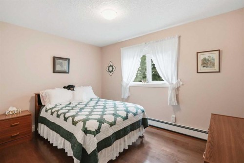 282184 Range Road 31, Rural Rocky View County, AB - Indoor Photo Showing Bedroom