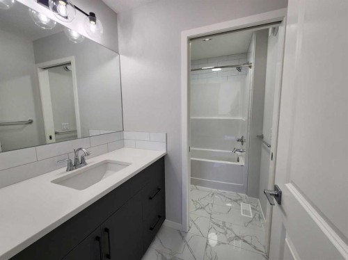 364 Herron Landing Ne, Calgary, AB - Indoor Photo Showing Bathroom