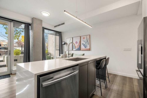 323-327 9A Street Nw, Calgary, AB - Indoor Photo Showing Kitchen