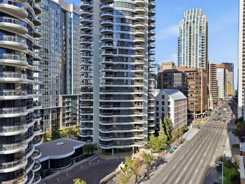 305-1078 6 Avenue Sw, Calgary, AB - Outdoor With Balcony With Facade