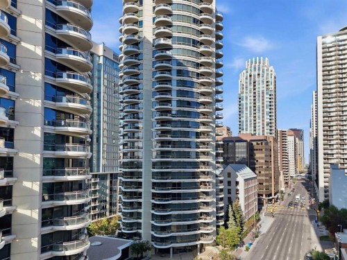 305-1078 6 Avenue Sw, Calgary, AB - Outdoor With Balcony With Facade