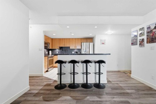305-1078 6 Avenue Sw, Calgary, AB - Indoor Photo Showing Kitchen