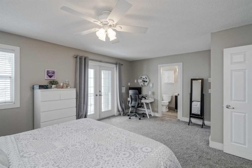 260 Chaparral Ridge Circle Se, Calgary, AB - Indoor Photo Showing Bedroom