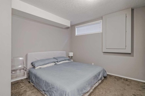 260 Chaparral Ridge Circle Se, Calgary, AB - Indoor Photo Showing Bedroom