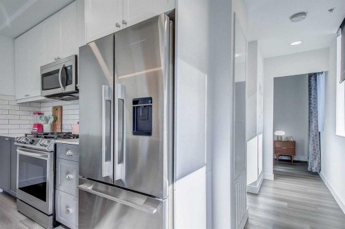 317R-327 9A Street Nw, Calgary, AB - Indoor Photo Showing Kitchen With Upgraded Kitchen