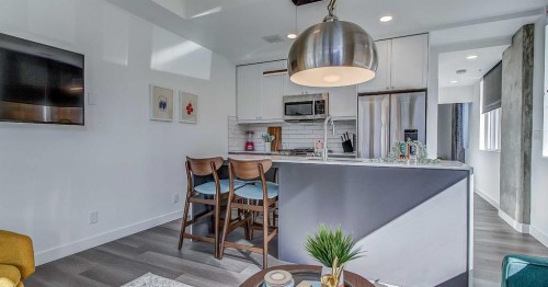317R-327 9A Street Nw, Calgary, AB - Indoor Photo Showing Other Room