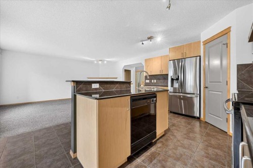 177 Royal Birch Terrace Nw, Calgary, AB - Indoor Photo Showing Kitchen