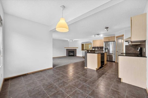 177 Royal Birch Terrace Nw, Calgary, AB - Indoor Photo Showing Kitchen