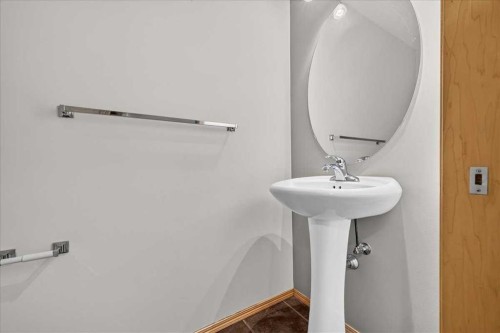 177 Royal Birch Terrace Nw, Calgary, AB - Indoor Photo Showing Bathroom