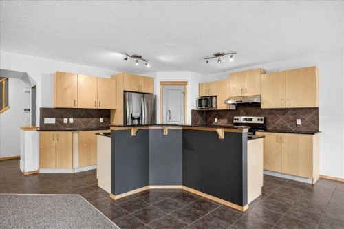 177 Royal Birch Terrace Nw, Calgary, AB - Indoor Photo Showing Kitchen