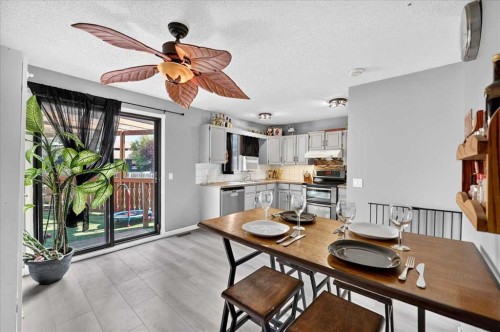 672 Whiteridge Way Ne, Calgary, AB - Indoor Photo Showing Other Room
