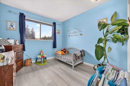 672 Whiteridge Way Ne, Calgary, AB - Indoor Photo Showing Bedroom