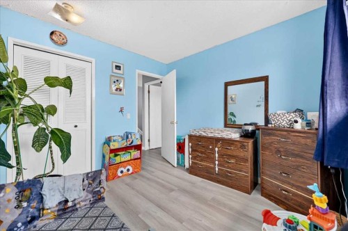 672 Whiteridge Way Ne, Calgary, AB - Indoor Photo Showing Bedroom