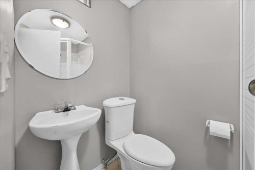 672 Whiteridge Way Ne, Calgary, AB - Indoor Photo Showing Bathroom