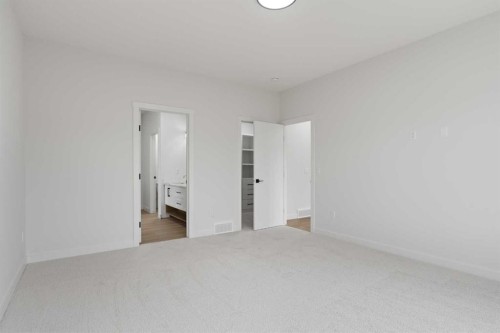 425 Montrose Green Se, High River, AB - Indoor Photo Showing Other Room