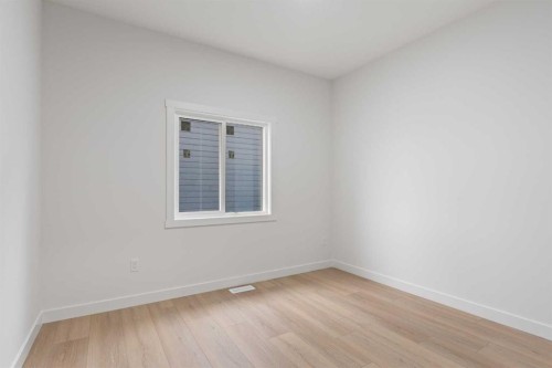425 Montrose Green Se, High River, AB - Indoor Photo Showing Other Room