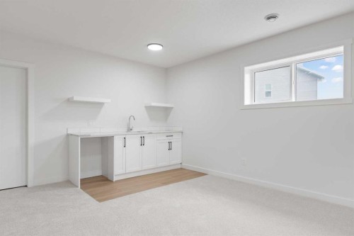 425 Montrose Green Se, High River, AB - Indoor Photo Showing Other Room
