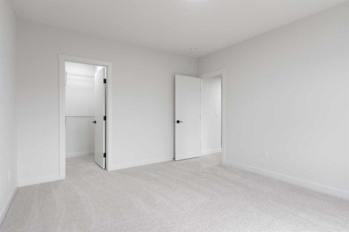425 Montrose Green Se, High River, AB - Indoor Photo Showing Other Room