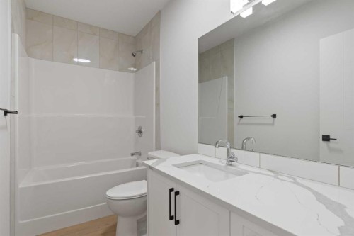425 Montrose Green Se, High River, AB - Indoor Photo Showing Bathroom