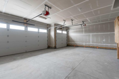 425 Montrose Green Se, High River, AB - Indoor Photo Showing Garage